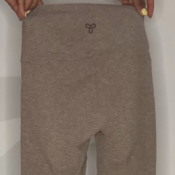 TNA Biker Shorts – Neutral Beige High Rise (2XS) Aritzia - Picture 5 of 5